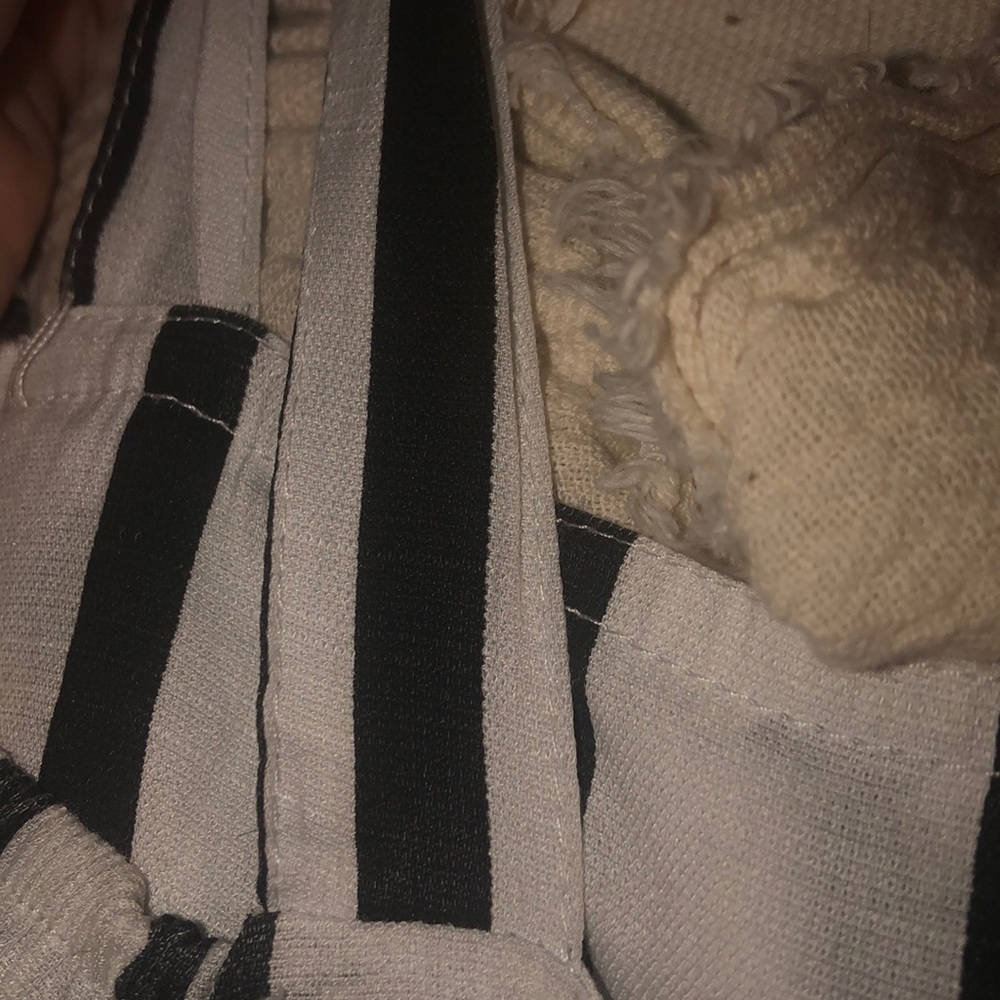 Black and White Lightweight Summer Top Sm - Picture 4 of 4